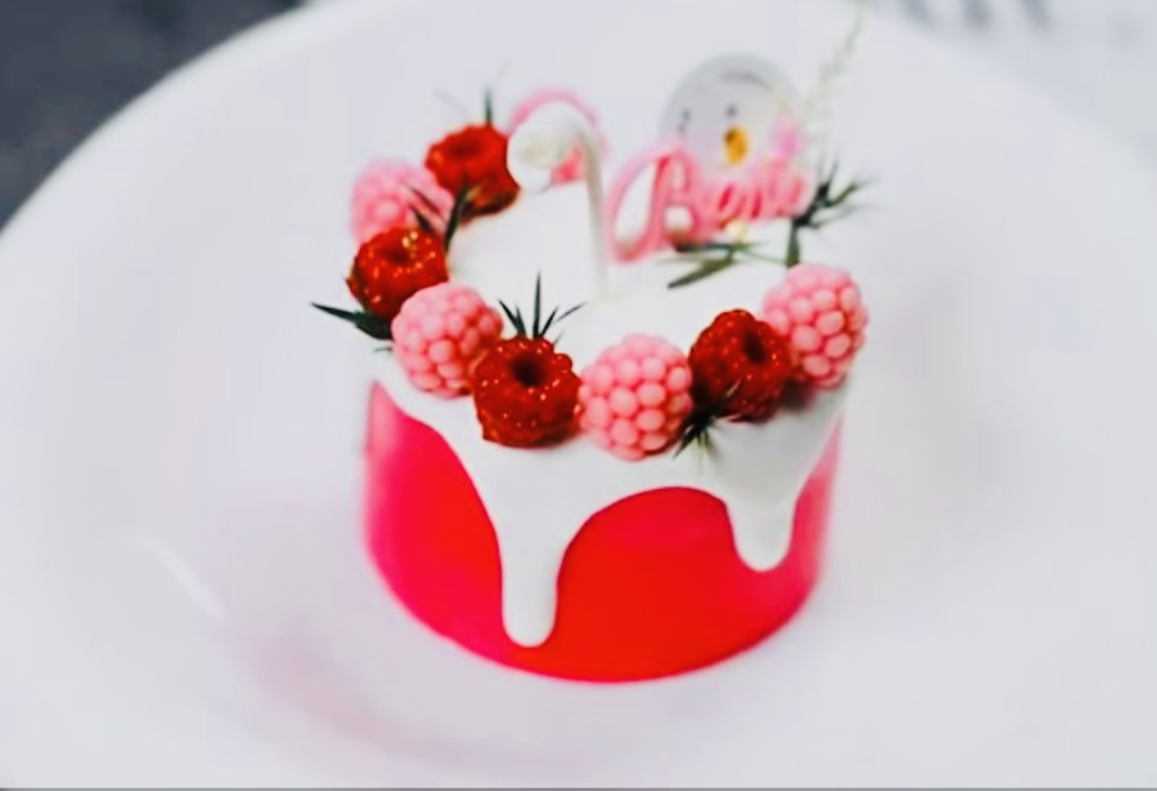 RASPBERRY RED CHEESECAKE CANDLE